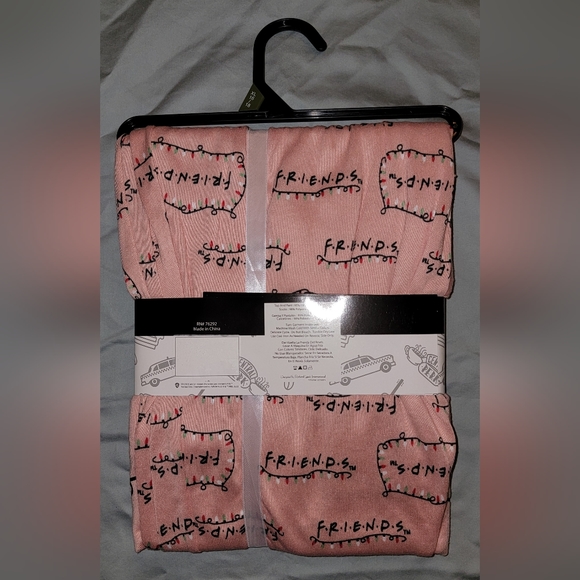 *NWT* FRIENDS 3 piece PJ set - Picture 3 of 7